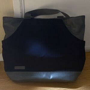 Double take stylish tennis/racquetball tote bag .